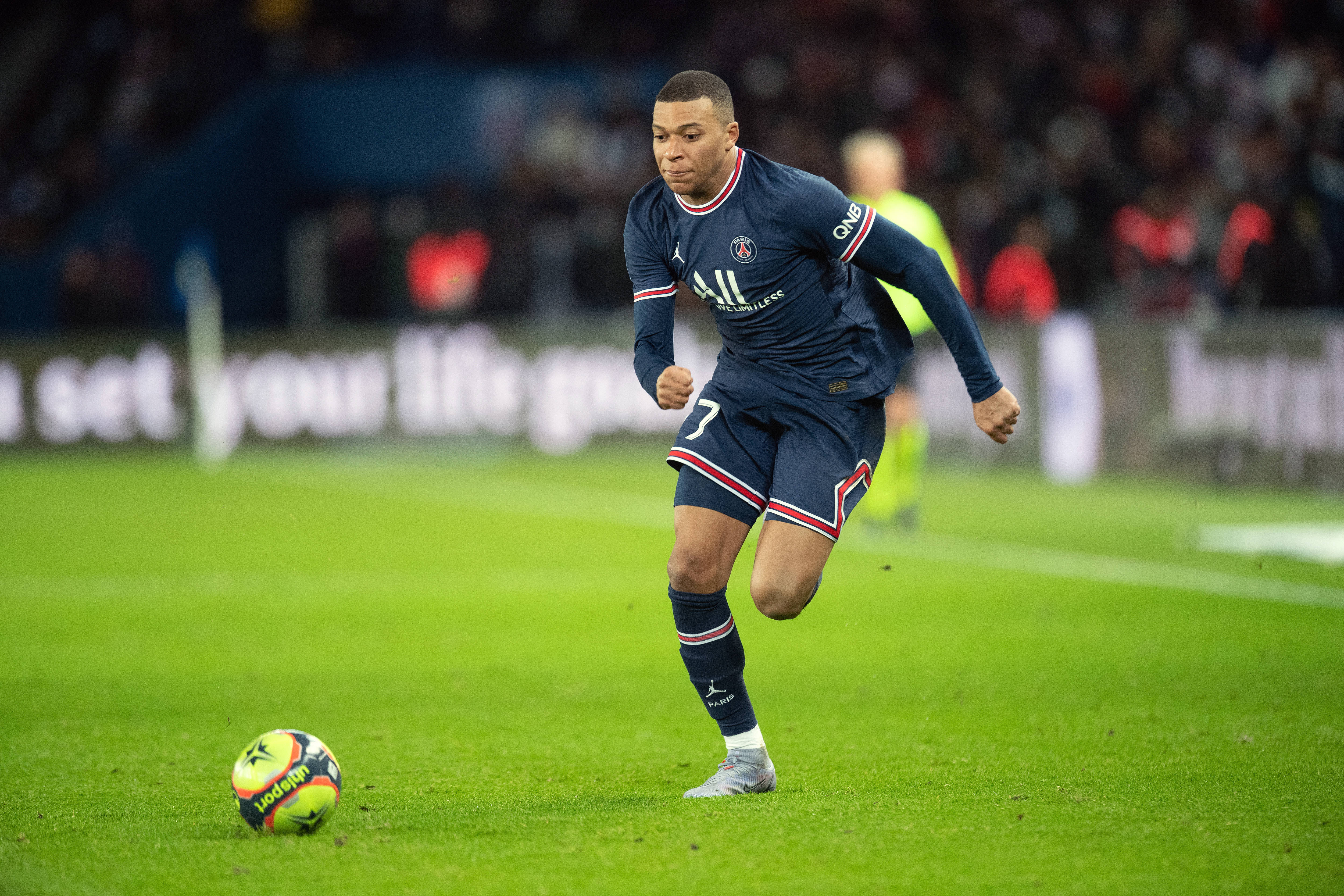 Doinb新星爆冷表现突出，巴黎圣日耳曼前途光明！-爱游戏